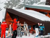 https://arcade-games.site/game/ski-resort-hidden-snowflakes